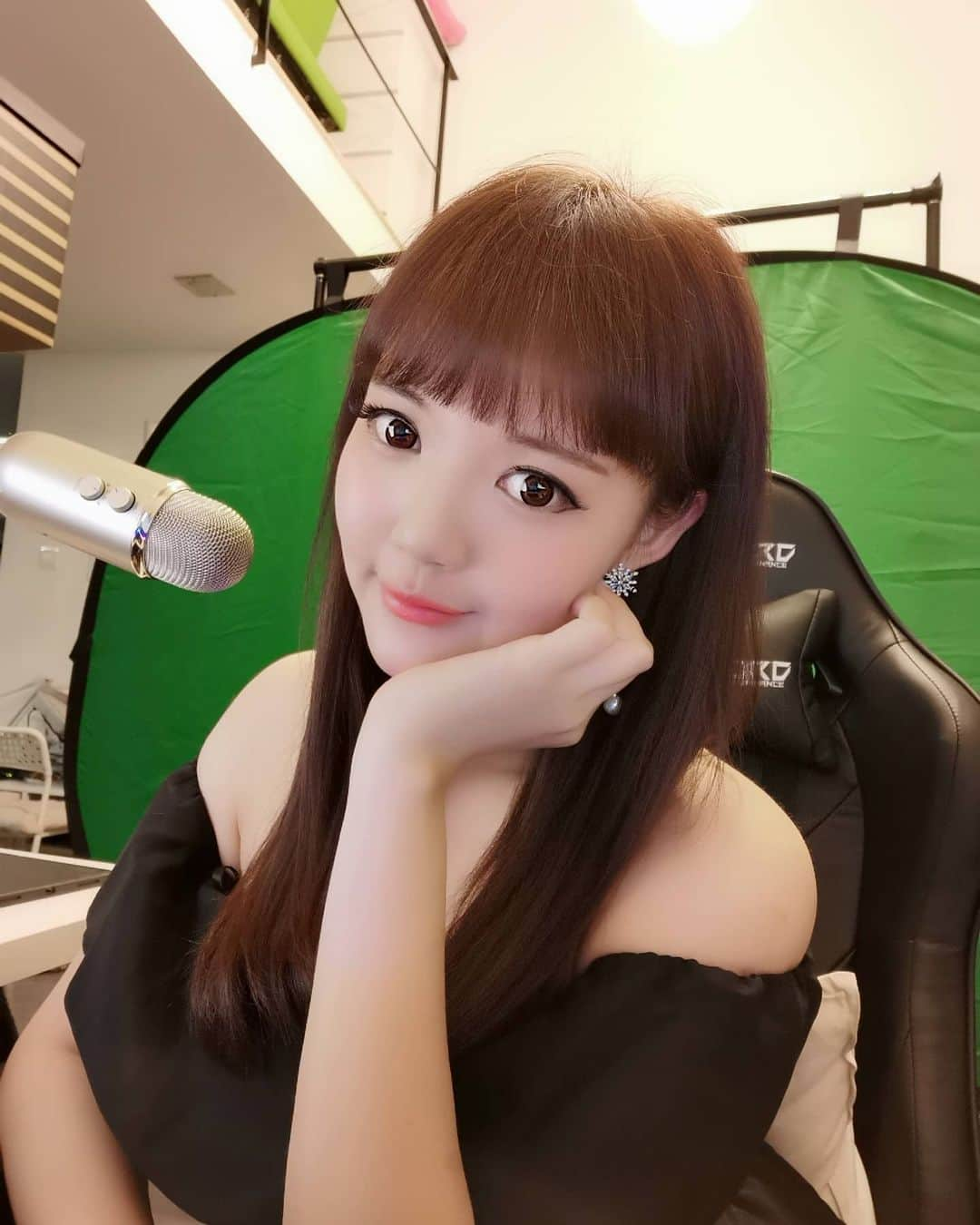 YingTzeさんのインスタグラム写真 - (YingTzeInstagram)「Still streaming Daily at my Facebook Page 8pm-12am 💖 Making an effort to dress up for every stream because it makes me feel better about myself 😘💖 _ Tonight's stream will be viewers game for MLBB ~ see you later at 8pm 💖 p/s : I know many ppl playing Animal Crossing now but I'm looking forward to Resident Evil 3 👀 #blessed #facebookgaming #facebookgamingcreators」3月26日 17時34分 - yingtze