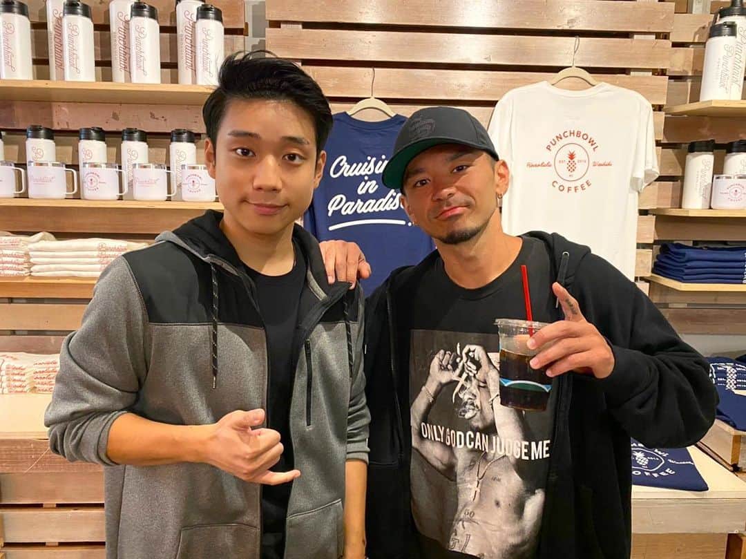 Eden Kaiのインスタグラム：「少し前の出来事。 サイモンさん、お会い出来て光栄でした😊🙏 Took this pic a while ago:-)) It was nice meeting you Simon-San! ☕️」