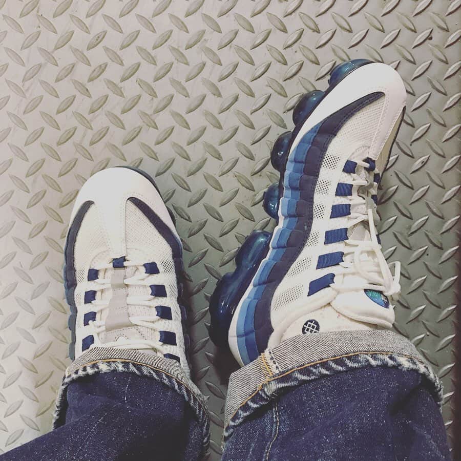 宇野薫のインスタグラム：「3月26日は #AIRMAXDAY  という事で今日は1番好きな NIKE AIR VAPORMAX 95  #unokicks #caoluno #nike #nikeairmax #nikeairmax95  #nikeairvapormax #llbean  #championreverseweave  #levis501 #levis50166前期  #stancesocks #古着 #古着コーデ #だから古着はやめられない #ただの古着好きです #宇野薫のテーマがありすぎコーディネート #ミントカラー」