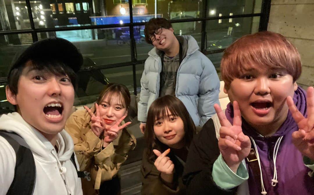 ないとーのインスタグラム：「先日エミリンとパパラピーズとご飯に行ってきました。今は都内で外出自粛が出たので家に引きこもります。皆さんもお大事に！！」
