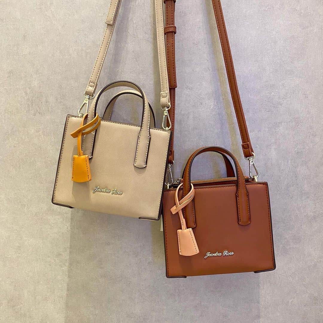 のインスタグラム：「. . ☑︎アルビナショルダー No.16077 Color:ネイビー、ベージュ、ブラウン Price:¥4,500(＋tax) . . 東急プラザ表参道原宿店 Tokyu Plaza Omotesando Harajuku 📞03-6804-1361 . . #jewelnarose #ジュエルナローズ#tokyo #harajuku #原宿#東急プラザ表参道原宿#新作#表参道#2020ss#春夏#春コーデ#お出かけコーデ#デートコーデ#ミニバッグ#tokyuplaza#omotesando#shibuya#shoulderbag#sightseeing #newitem#spring#summer#cordinate#kawaii#fashion#newarrivals#东京#旅游#日本旅游」