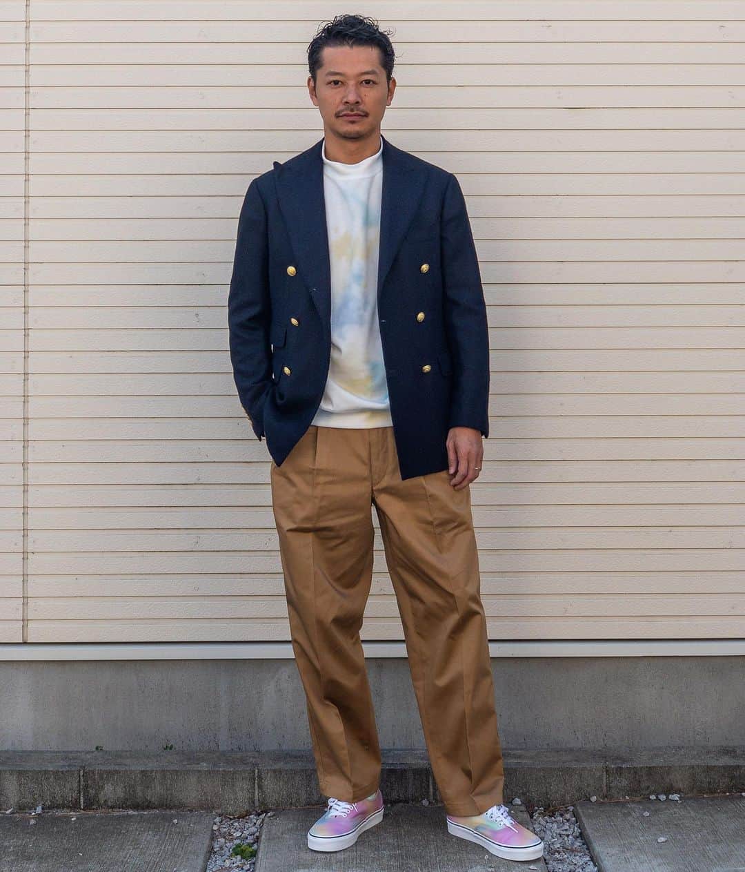 高田朋佳のインスタグラム：「“street blazer style...” ———————————————————————— #ringjacket #vans #newcolonialstyle #jetset #singapore #luxuryresort #colonyclothing #singaporelife #singaporestyle  #lifestyle #fashion #mensfashion #streetstyle #mensstreetfashion」