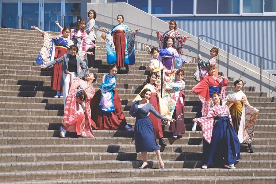 のインスタグラム：「. . 2020.03.25 . 日本大学芸術学部演劇学科洋舞コースを卒業しました㊗️ . 洋舞ってどんな感じ？って聞かれたら 「動物園！！」って即答するくらい、自由気ままな動物たちと過ごした4年間は本当に楽しかった😂 . これからそれぞれ新しいスタートを切るけど、またいつか絶対にみんなと会えると思うし、会ったときにレベルアップした自分でありたいと思います！ . 最後に、堀先生、みや子先生、松永先生に会えなかったのが本当に悲しいけれど、 范先生含め、全ての先生方に感謝の気持ちで一杯です。 ありがとうございました！」