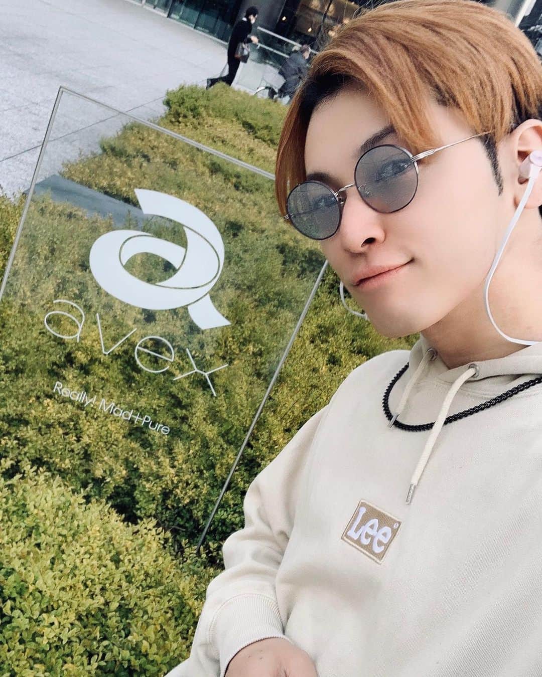 のインスタグラム：「新しいiPad Proが発売されたのか！！やばい欲しい(T ^ T)！！ そして久々のエイベックス！よろぴくみん♡  #avex #livester #ライブスター  #間瀬翔太 #打ち合わせ」