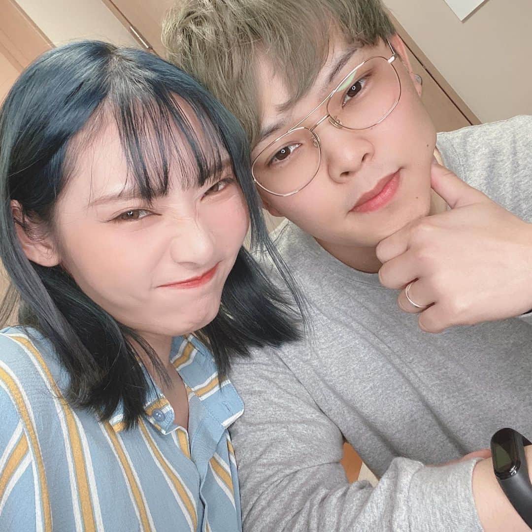 ゆりのインスタグラム：「今日も今日とて引きこもり😅」