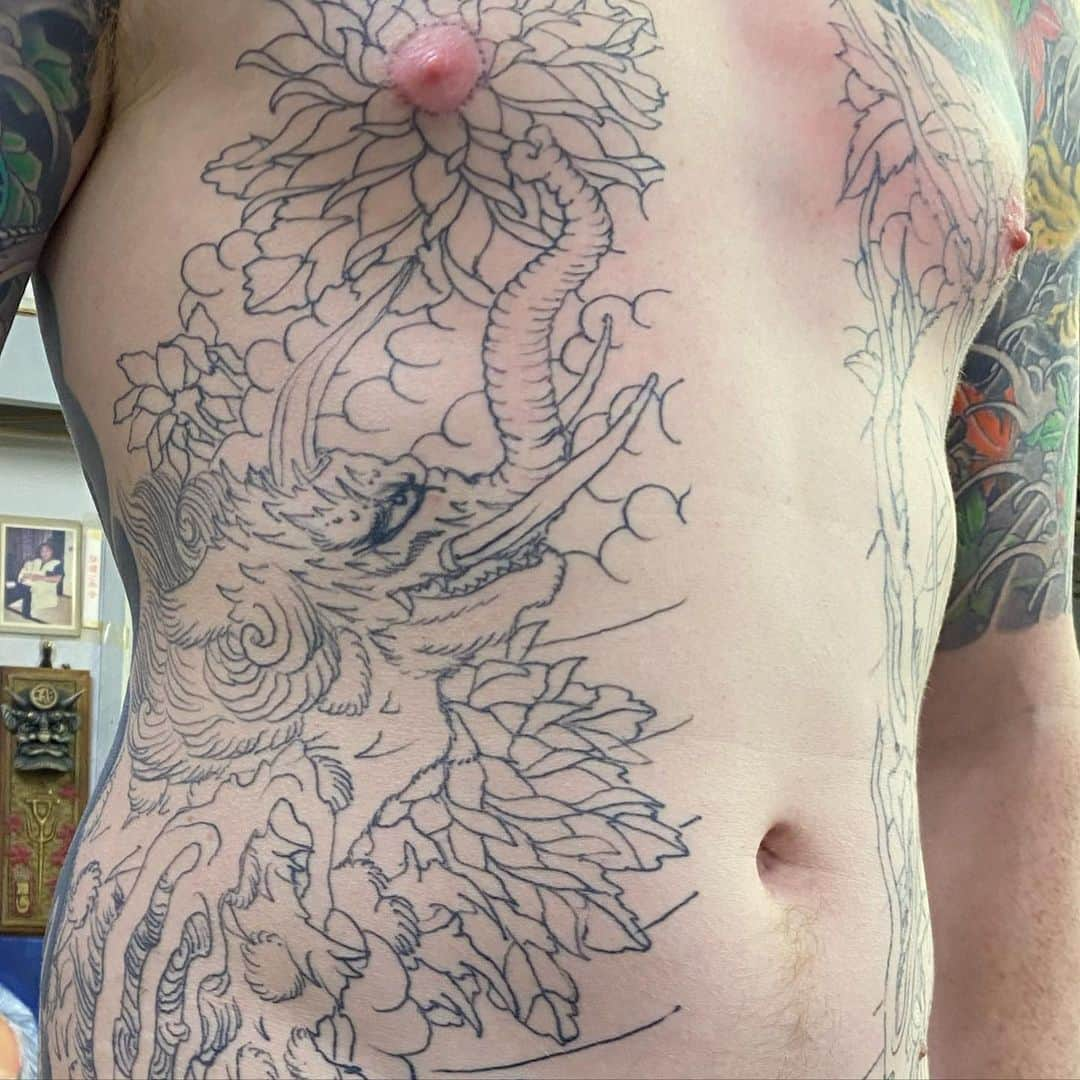 中野義仁さんのインスタグラム写真 - (中野義仁Instagram)「what a kind of animal ⁉️ freehand work ‼️ #H2ocean #H2oceanproteam #officialh2ocean #tattooinstagram  #traditional #animal #kiku #freehand #day by day inspiration  #japan #art #artist #artistmafia #friend #tattoos #tattooing #tattoo #tattoomag  #inK #inkdmag #tattoomagazine #tattoos_of_instagram #memarky  #tattoolifemagazine #tattooenelgy #tattooinstagram #tattoomania #artistmafia #tattoocultur #tattoocomunity #tattooculturmagazine #tattooare  @jessyentattoo @dennis_camsupply @yokohama_tattoo_museum @souryou @kiwamijewelry @horiyoshi3shop @taiwantattooconvention」3月26日 18時58分 - horiyoshi_3