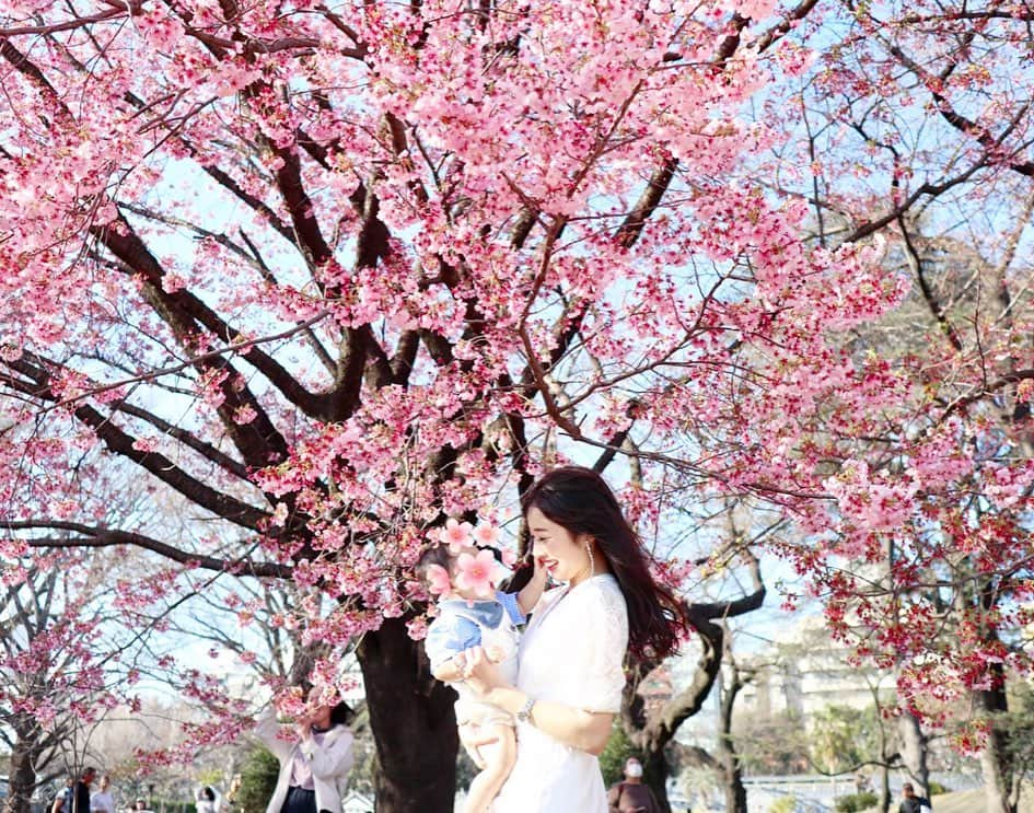 越馬千春さんのインスタグラム写真 - (越馬千春Instagram)「. . 少し前の🌟 お気に入りの写真👶🌸 . . . . #男の子ママ #2020年桜 #新宿御苑#新宿#桜#sakura#男の子ママ#ベイビー#👶#赤ちゃん#👨‍👩‍👦#babyboy#赤ちゃんのいる生活 #ママライフ#🌸#👨‍👩‍👦👨‍👩‍👧#cherryblossom」3月26日 18時59分 - chiharukoshiba