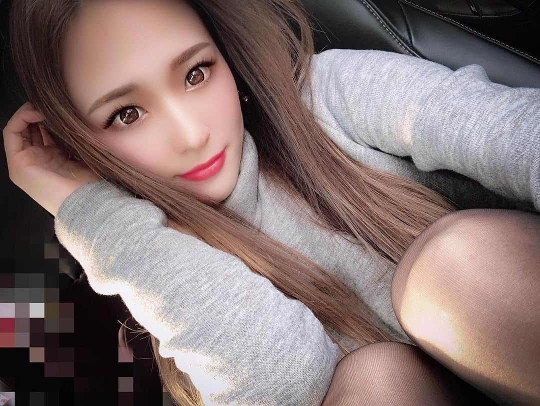 中尾みほさんのインスタグラム写真 - (中尾みほInstagram)「・ 今日はすっごく天気良かったのに 明日は雨☔なのね😔 ・ ・ ・  #mama#fashion#ootd#mama#selfie#selfies  #haircolor#hairstyle #hairsalon#hairstyling #girl#followers#photography#make#hair #makeup#springmakeup#photomodel#i #一児のママ#ヘアカラー#ヘアスタイル#巻き髪 #ヘアアレンジ#髪型#中尾みほ#ストレートヘア」3月26日 19時01分 - mihochan18
