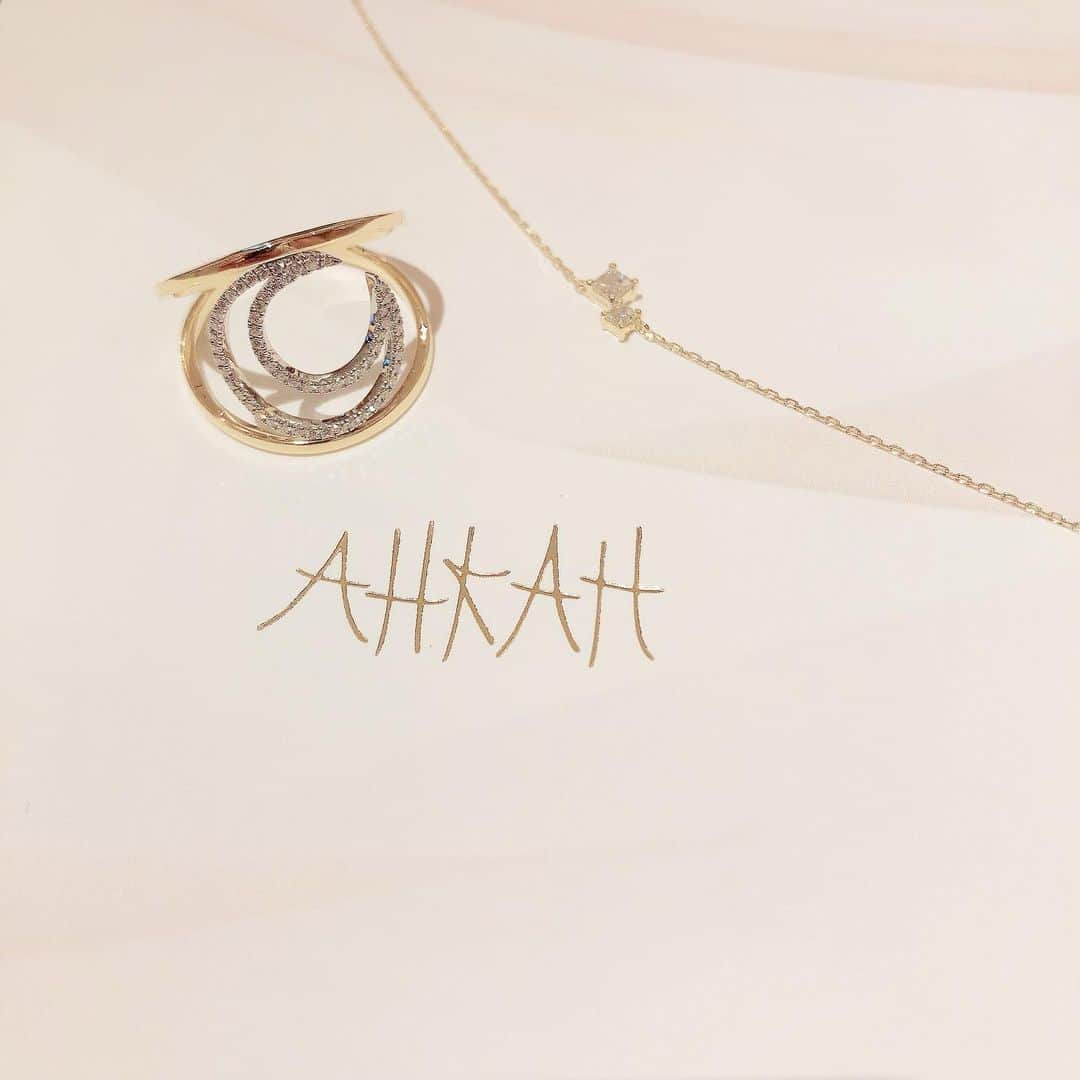 のインスタグラム：「【AHKAH】 代表作ティナから新シリーズ「ティナムーン」が登場💫  #ahkah #ahkahring #ahkahリング  #アーカー #tinamoon #アーカーリング #ジュエリー #ビジュースリーク #スリーク新潟 #bijouxthreec #新潟市 #古町 #クラッシュアンドカンパニー」