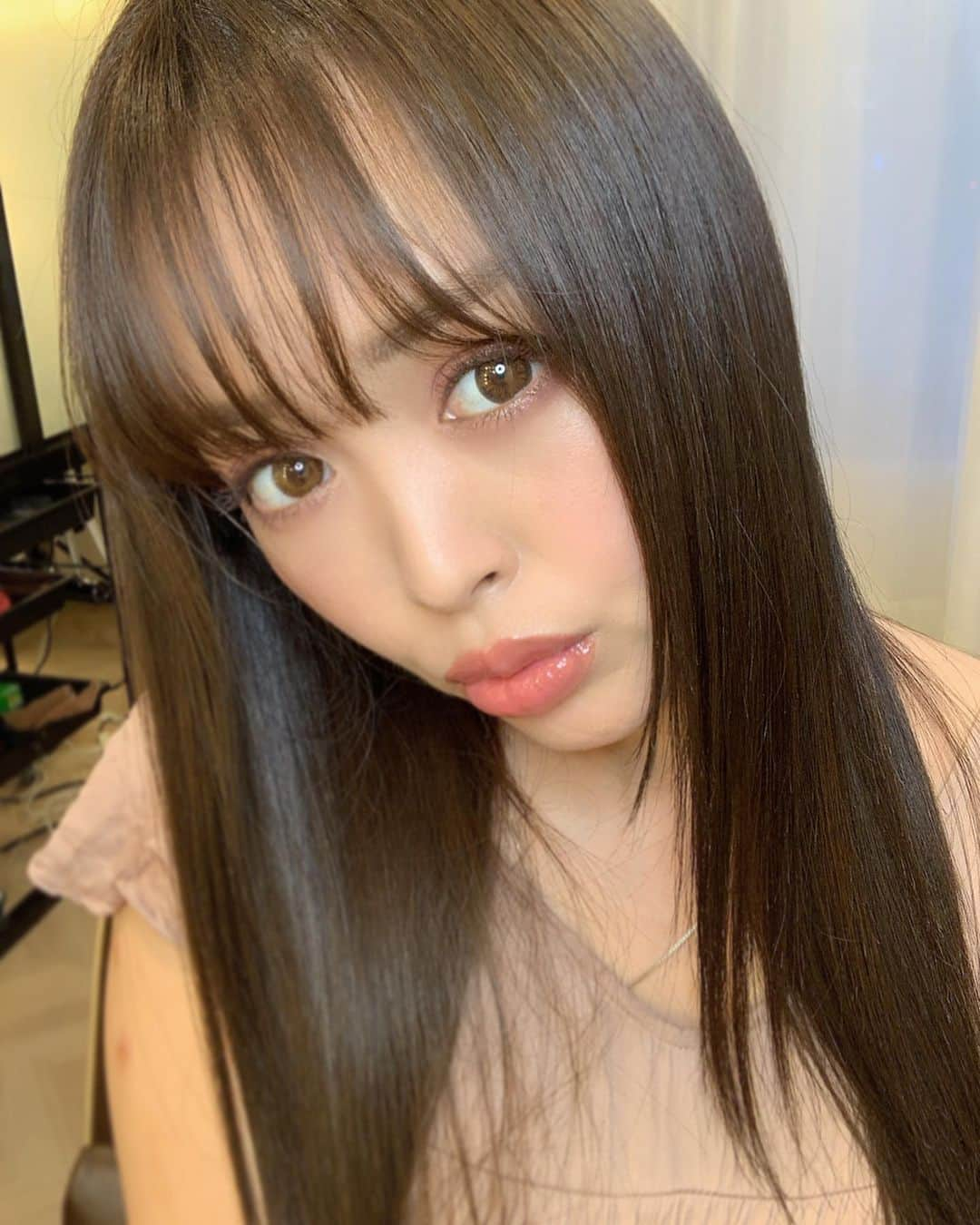 板橋瑠美さんのインスタグラム写真 - (板橋瑠美Instagram)「つるサラHair✨﻿ ﻿ ﻿ ﻿ どんどん毛質が良くなってる💕﻿ ﻿ ﻿ リニューアルして新店舗になった、﻿ Rr  salonへ♡﻿ ﻿ ﻿ 新しい店舗はなんだか撮影スタジオとか﻿ シャネルみたいな感じで可愛かった♡﻿ ﻿ ﻿ 相変わらず紅茶の種類がたくさんあって﻿ 可愛いくて😍﻿ ﻿ ﻿ ﻿ いつもありがとうございます😊😊😊 thanks @rr_salon.omotesando」3月26日 19時30分 - rumi_official_0616