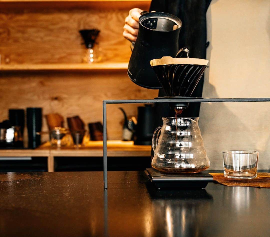 山口淳一さんのインスタグラム写真 - (山口淳一Instagram)「artless craft tea & coffee. 素晴らしい空間の中で、厳選されたコーヒーとお茶が楽しめる @artlesscraft . 今後は私もたまに現れますので、中目黒に来られた際は是非お立ち寄り下さい。 — #japan #tokyo #nakameguro #artless #artlesscraftteaandcoffee #artlesscraft #tea #coffee #design #art #日本 #東京 #中目黒 #アートレス #アートレスクラフト #アートレスクラフトティーアンドコーヒー #コーヒー #ティー #お茶」3月26日 19時32分 - junichi_yamaguchi