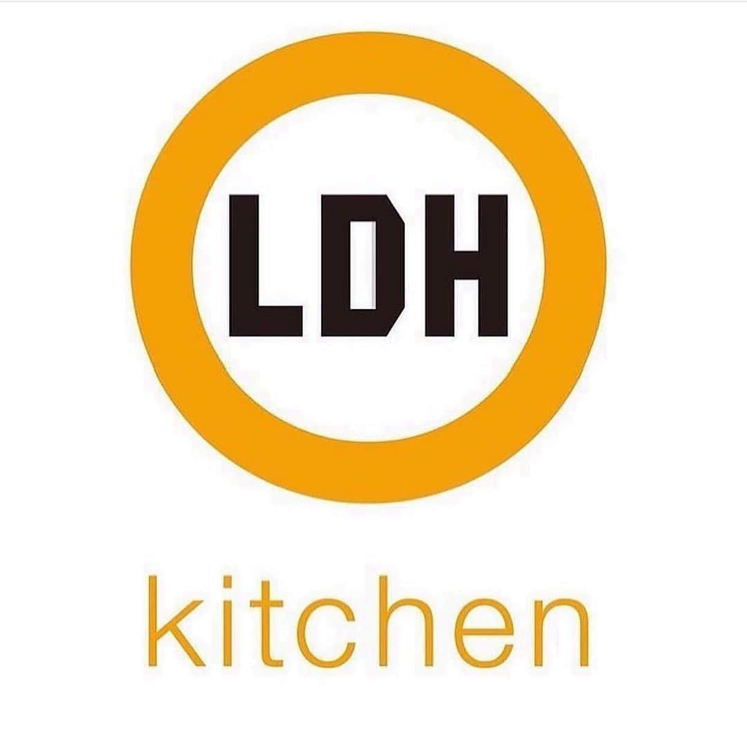 LDH kitchenさんのインスタグラム写真 - (LDH kitchenInstagram)「. 【新型コロナウィルス感染症影響による臨時休業のお知らせ】  平素はLDH kitchen各店舗をご愛顧頂き誠にありがとうございます。 新型コロナウィルス感染対策本部にて政府及び東京都・神奈川県に要請された方針に従い、LDHkitchen各店舗の営業に関してお知らせいたします。  不要、不急の外出自粛要請に伴い、 3月28日（土）3月29日（日）は、一部店舗を除き臨時休業をさせて頂きます。 . 【臨時休業店舗】 ●LDH kitchen THE TOKYO HANEDA ●AMAZING COFFEE & BAR TOKYO HANEDA AIRPORT ●居酒屋 三盃 ●LDH kitchen IZAKAYA AOBADAI ●LDH kitchen IZAKAYA EBISUNISHI ●鳥佳 ●鳥蔵 ●小花 ●CURRY SHOP 井上チンパンジー ●AMAZING COFFEE TOKYO NAKAMEGURO ●AMAZING COFFEE YOKOHAMA BAY WITH LIVE LOVE LAUGH ●AMAZING COFFEE YOKOSUKA BEACH SIDE with AKIYA BEACH CLUB ●AMAZING COFFEE SHIBUYA PARCO  大変ご迷惑をおかけいたしますが、何卒ご理解を賜りますようお願いいたします。 今後も、政府や自治体及び関係機関等の方針に従い、対応を検討していきます。 引き続きLDH kitchen各店舗をよろしくお願いいたします。 . LDH kitchen」3月26日 19時37分 - ldhkitchen_official