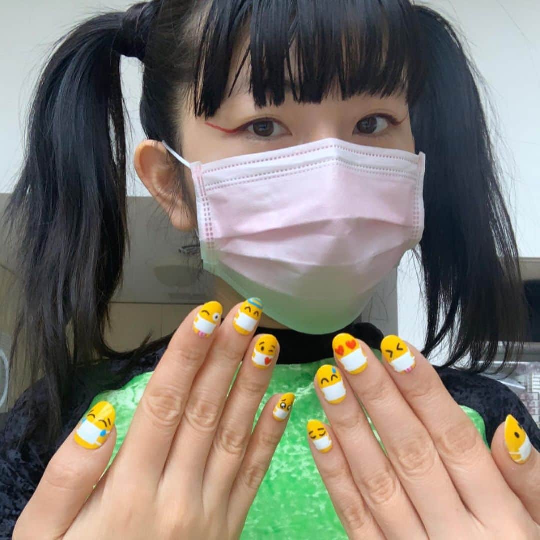 Mei Kawajiriさんのインスタグラム写真 - (Mei KawajiriInstagram)「Face mask Smiley face emoji nails 😍😘😉🥺😋😚😇😂 for @voguemagazine  @voguebeauty 💅🏻💅🏻💅🏻💅🏻💅🏻🧸🧸🧸🧸 #Nailsbymei 😍 #stayhomestaycute」3月27日 1時05分 - nailsbymei