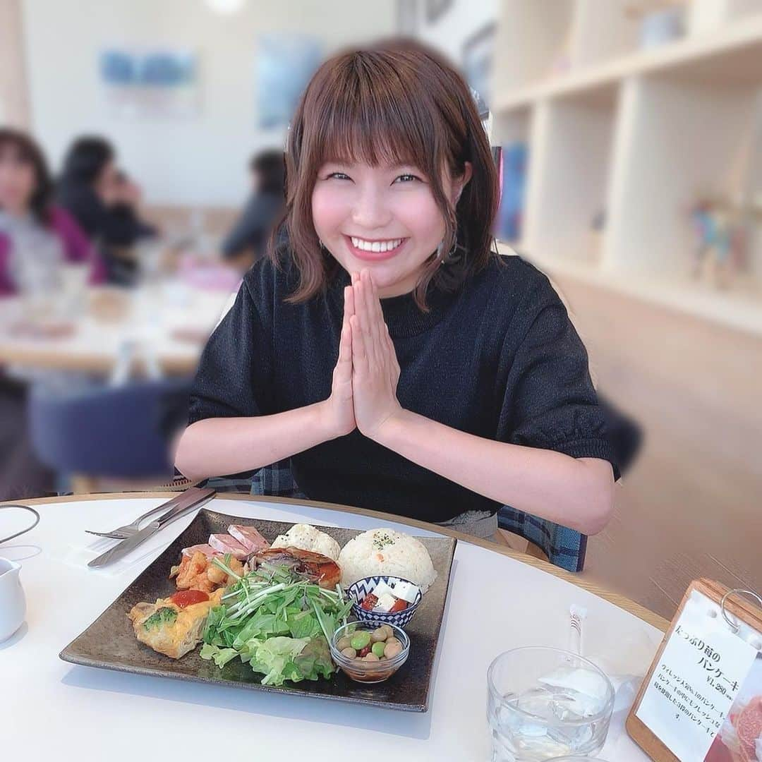 天野なつさんのインスタグラム写真 - (天野なつInstagram)「. ３月のライブ全部中止になって、 悲しいからハッピーそうな写真載せます！ . みんな元気にしてますかー🥺？ 今日は一日中、桜と共に撮影しました(桜の写真はまた今度w) . ４月はみんなに会えますように🙏 . みんなも会える日まで 体調に気をつけてね！！！ . #cafe #カフェ #lunch #ランチプレート #ティラミス #天野なつ」3月26日 19時41分 - natsu_amano