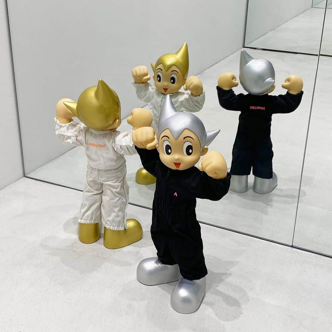 YOONさんのインスタグラム写真 - (YOONInstagram)「ASTRO BOYS at the studio 🖤 . One of my favorite anime. Coming to our WORKSHOPS on his birthday, April 7th. . #astroboy #ambush #鉄腕アトム」3月26日 20時02分 - yoon_ambush