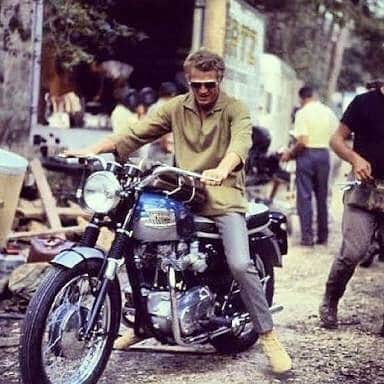 のインスタグラム：「🐯#stevemaqueen #kingofcool #mytriumphpic  #triumph #t120 #bonneville #bonnie #britbike #britishmotorcycles #classicmotorcycles #lewisleathers #madeinengland #rockers  #caferacer #tonupboys #triumphmotorcycles #vintagetriumph #バイクメーン #ボニー #トライアンフ #ボンネビル #ロッカーズ #カフェレーサー #ルイスレザー #スティーブマックイーン #キングオブクール」