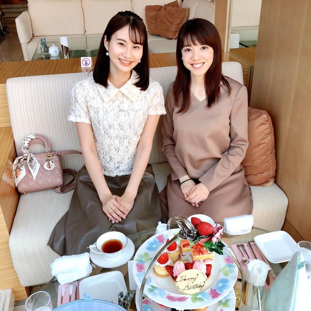 のインスタグラム：「🍓 シャキットお天気担当の山田泰葉さんとアフタヌーンティーへ🍰💕 可愛くて美味しい苺尽くしな三段🍓🍓🍓 紅茶も沢山おかわりして笑お腹タプタプだけど幸せです☺️ そしてお誕生日のお祝いということでご馳走してくださいました🥺💓プレートも🥺💓 山田さんとは、かき氷といいケーキといい、好きなスイーツの味覚が似ていていつもとても楽しいのです🥰 . 最近は新年度の準備で毎日バタバタしていたので癒しのひとときでした🌱 新年度のことはまたお知らせします！★ . #ザプリンスパークタワー東京  #アフタヌーンティー　#苺アフタヌーンティー #苺スイーツ #東京アフタヌーンティー #シャキット #チバテレ」