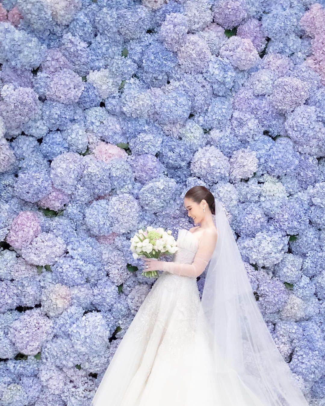 プレ花嫁の結婚式準備サイト Marry マリー さんのインスタグラム写真 プレ花嫁の結婚式準備サイト Marry マリー Instagram 壁一面の紫陽花のフォトブース 生花なのか造花なのかは分からないのですが とにかく葉っぱが見えなくなるくらい 埋め尽くされ