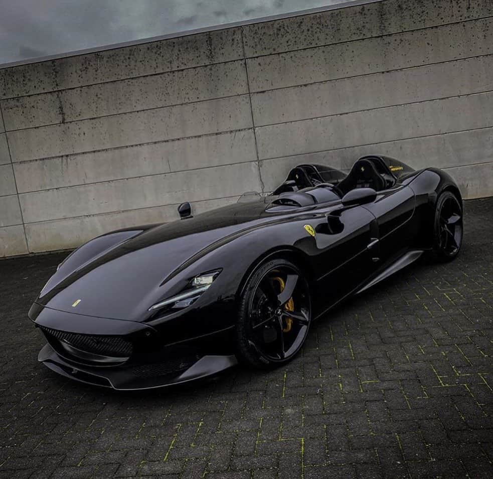 CARLiFESTYLEさんのインスタグラム写真 - (CARLiFESTYLEInstagram)「The 810hp Ferrari Monza SP2 What do you guys think in all black? Owner @ferraricollector #carlifestyle #monzasp2」3月26日 21時08分 - carlifestyle