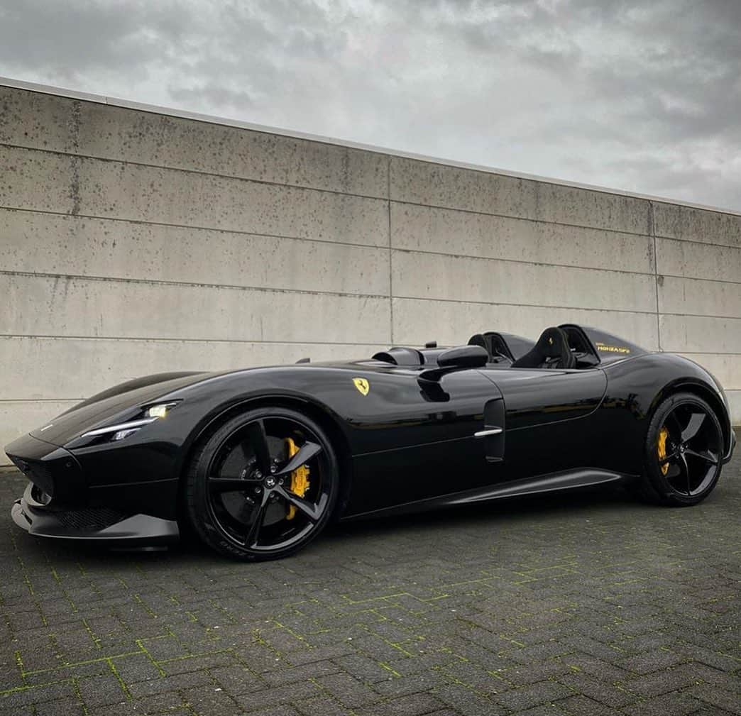 CARLiFESTYLEさんのインスタグラム写真 - (CARLiFESTYLEInstagram)「The 810hp Ferrari Monza SP2 What do you guys think in all black? Owner @ferraricollector #carlifestyle #monzasp2」3月26日 21時08分 - carlifestyle
