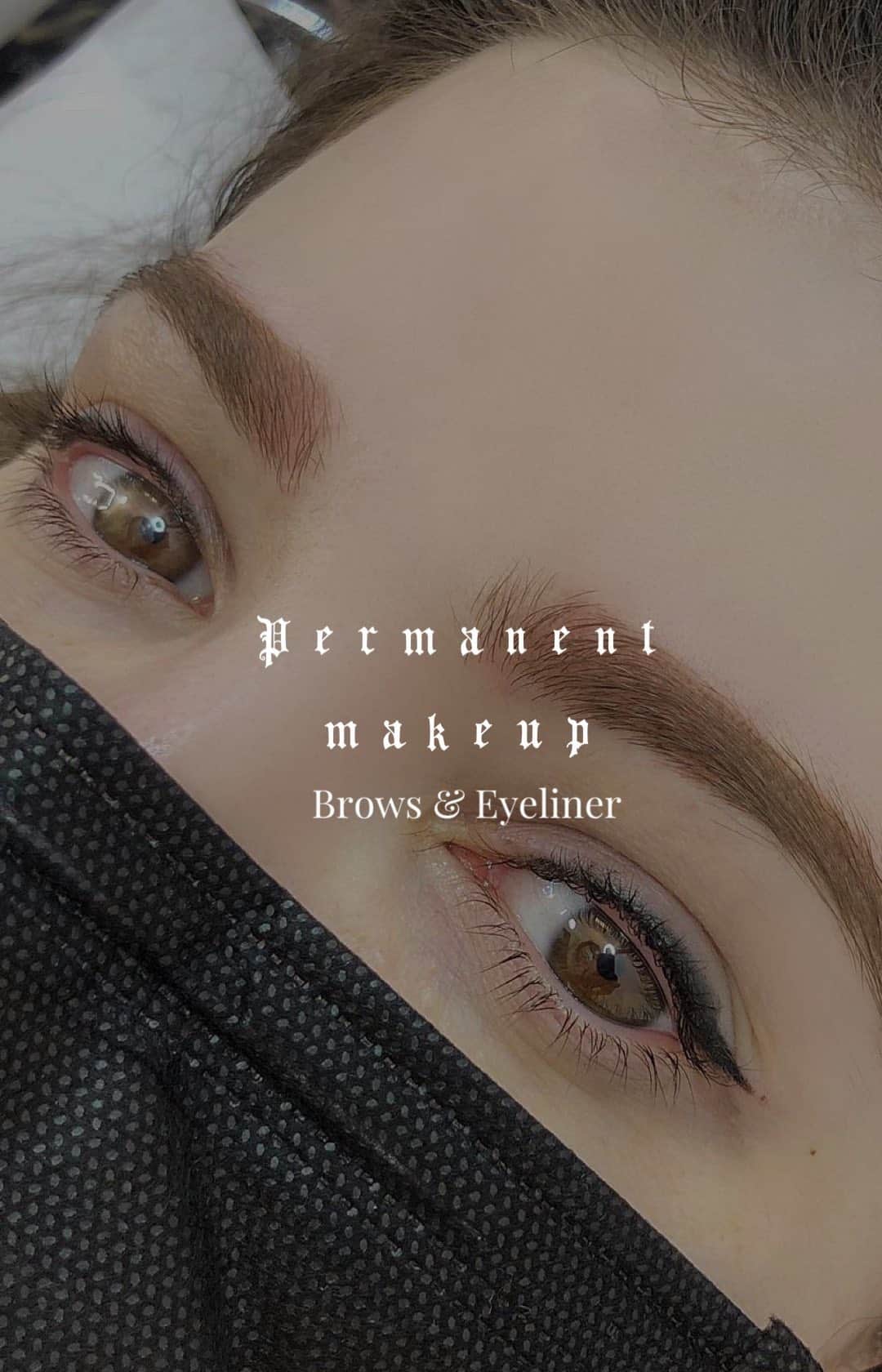 RJMStyleのインスタグラム：「At 19 I had my eyeliner tattooed in Sydney. Last year I noticed it started to fade and become light blue/grey, as a result it was time for a touch up.  Upon having it re-done I extended a small wing for the style that I do daily. I had my eyebrows done. I love waking up every morning looking fresh and it being super quick to get ready. No more penciling in brows, no more smudgy #eyeliner. 🙏🤓💓 #microblading #permanentmakeup #eyelinertattoo #eyebrowshaping #eyebrowtattoo」