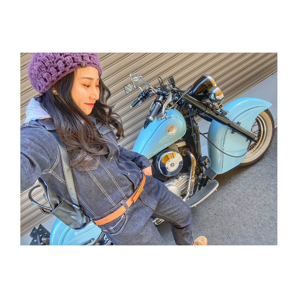 宇田恵菜さんのインスタグラム写真 - (宇田恵菜Instagram)「Touring with Isabella to Shizuoka 🏍💓🏍💓🏍 とりあえずエネルギッシュな4月を迎えるために本日は久々すぎるロングツーリングです！ バイク乗る時もお洒落にぬかりはありません💋 ------------------------- #motorbike #motorcycle #drifter #vulcan #mybike #ridding #womanrider #vulcandrifter #kawasaki #rider #バイク #バルカン #ドリフター #イザベラ #女性ライダー #バイカー #マイバイク  #kawasakivulcan #kawasakigirl #バルカンドリフター  #えなイズム #ソロツーリング #恵菜バイク #バイク女子 #カワサキ女子 #バイク好き #ベイツ　#つなぎコーデ #恵菜コーデ」3月26日 21時25分 - ena2727
