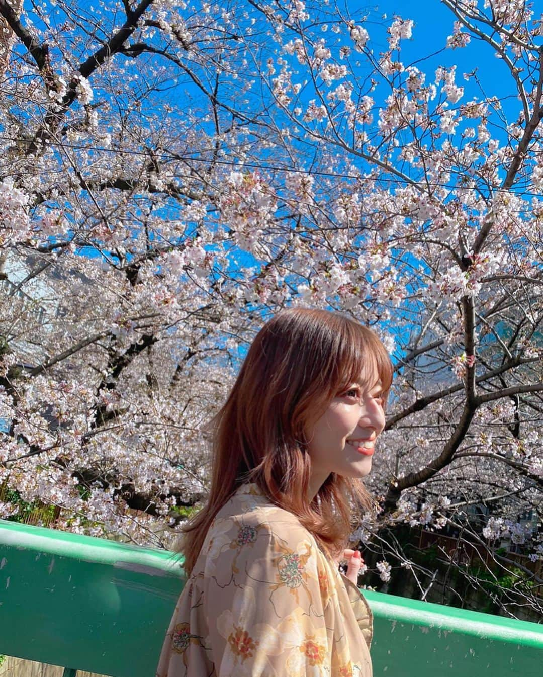 黒坂優香子さんのインスタグラム写真 - (黒坂優香子Instagram)「🌸 ・ ・ 先日、仕事の帰り道に桜が…😍🌸 (もちろんこの後すぐマスクつけたよ！) ・ ・ 早く安心して過ごせる日々が来ますように…🙏 手洗い、うがいを忘れずに、 睡眠もたくさんとって免疫力下がらないようにしようね！ みんなで一緒に乗り切っていこう🙏✨ またインスタライブするね♡ ・ ・  お洋服は　@drwcys_official ♡ セットアップなの！ と言いつつ全然写ってないのでまた載せるね♡」3月26日 21時23分 - yukakokurosaka0606