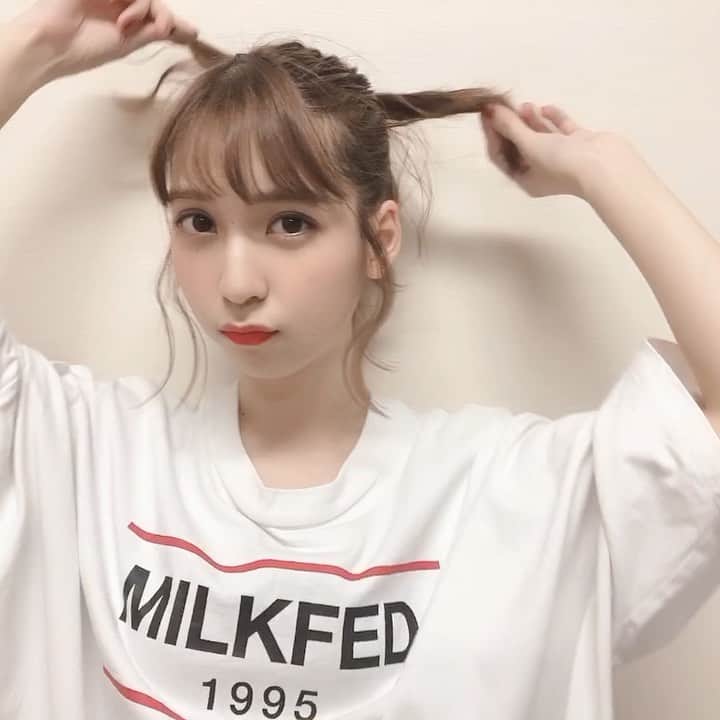 松岡菜摘のインスタグラム：「. . フォルダ整理してたら みくりんカメラマンが 甘やかしに甘やかしてくれてる 動画が出てきた☺️ . 可愛い可愛い言ってくれるの嬉しいけど 写真じゃなくて動画で こんな喋るカメラマンおらん。笑 . #ポニーテール #hairarrange」