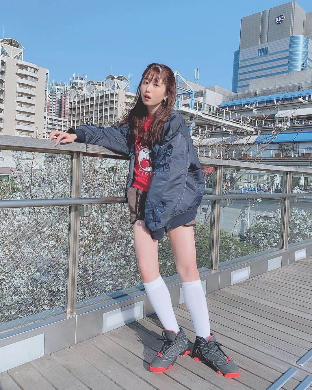 増澤璃凜子さんのインスタグラム写真 - (増澤璃凜子Instagram)「#りりこふく 🍒🖤 . ハッシュドタグみてね🏷🏷🤍 . .  #jacket #mikiosakabe #tops #milkfed #kirsh #shoes #sneakers #nikeairmax」3月26日 22時08分 - ririkomasuzawa