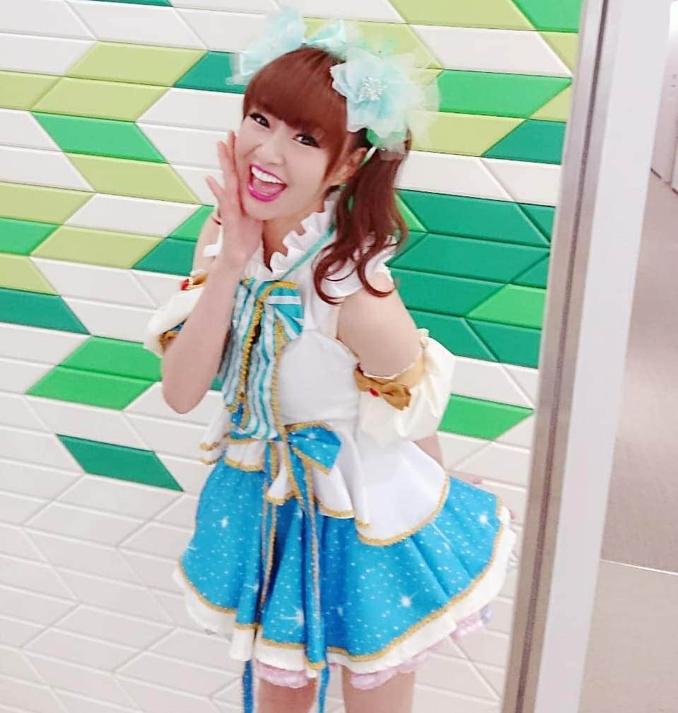 さゆりさんのインスタグラム写真 - (さゆりInstagram)「いつもの階段お洋服コーナーボヨ💝 全然関係ないけど明日3/27❤️結婚記念日だぁ〰️🌈😂🌈 #明日で #結婚24周年 💝 #同棲入れたら #なんと❗  #30年〰️😅💦 #怒涛の人生でしたぁ🤣🤣🤣 #お肌のお手入れのご質問が〰️💝😆💝 #朝晩必ず #１分間レンジでチンした #ホットタオルのあと🎵 #パック してま～す #又動画撮りますね❤️🤣 #かつみさゆり #さゆり  #吉本坂46 #アイドルマスター #水瀬伊織 ちゃん #ラブライブ #南ことり ちゃん」3月26日 22時19分 - katsumisayuri_sayuri