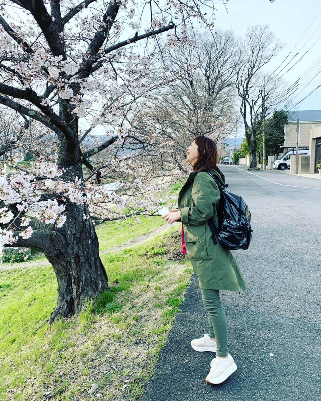 のインスタグラム：「🌸をみることができて🍀😌🍀‼️桜のエネルギーいただいてます‼️咲いてくれてありがとう、桜🌸‼️去年みたいなお花見できなくても、咲いてくれたことが嬉しいです。それだけで幸せです。ありがとう‼️」