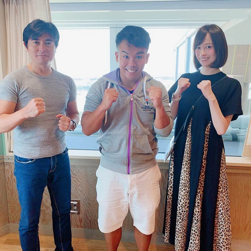 宮島咲良さんのインスタグラム写真 - (宮島咲良Instagram)「ㅤㅤㅤㅤㅤㅤㅤㅤㅤㅤㅤㅤㅤ bayfm『MOTIVE!!』 ラグビーワールドカップで盛り上がった去年の9月に林家たま平さんにゲスト出演いただいた時のお写真です😊 ㅤㅤㅤㅤㅤㅤㅤㅤㅤㅤㅤㅤㅤ なんと！たま平さんが4月から『The BAY☆LINE』水曜日を担当されることに！ bayfmファミリー❤️ これからもよろしくお願いしますっっ ㅤㅤㅤㅤㅤㅤㅤㅤㅤㅤㅤㅤㅤ 2枚目はたま平さんにいただいた手ぬぐい！嬉しかった🥰✨ ㅤㅤㅤㅤㅤㅤㅤㅤㅤㅤㅤㅤㅤ #bayfm #motive78 #bayline #林家たま平 さん #安東弘樹 さん #宮島咲良 #ミヤジマン #ぼっち戦隊ミヤジマン」3月26日 22時45分 - sakura_miyajiman