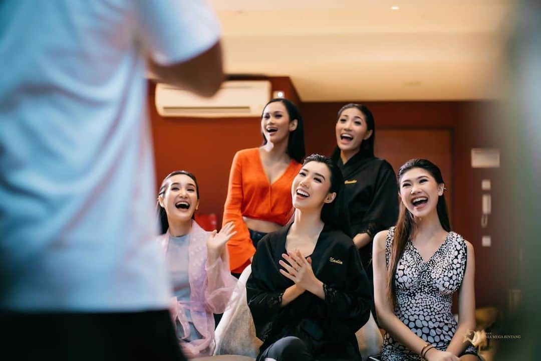 Ivan Gunawanさんのインスタグラム写真 - (Ivan GunawanInstagram)「“ Behind every successful woman is a tribe of of other successful woman who have her back. Always remember that you’re not alone, you are in sisterhood and together you can make it in any circumstances “ . .  #MissGrandIndonesia2020 #MissGrandInternational2020 #MGI2020 #MGI2020Finalists #IvanGunawan」3月26日 22時48分 - ivan_gunawan