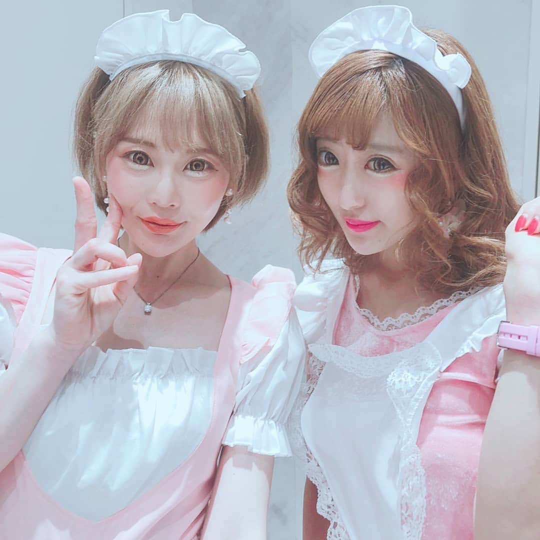 梁愛美のインスタグラム：「Welcome back home,Maste…👯💋💋 ❥︎ ❥︎ お帰りなさいませご主人様🍳🍳💕 ❥ ❥ #artist #singer #talent #model #reachangels #maid #platinumproduction #aimiryou  #japanesegirl #kawaii #kawaiistyle #kawaiifashion #japanesefashion #instagramjapan #lingerie #メイド #エロかわ #ゆめかわ #ゆめかわいい #歌手 #激辛アイドル #激辛 #タレント#アイドルユニット #リーチエンジェル #プラチナムプロダクション #梁愛美 #팔로우 #얼스타그램 #셀스타그램」