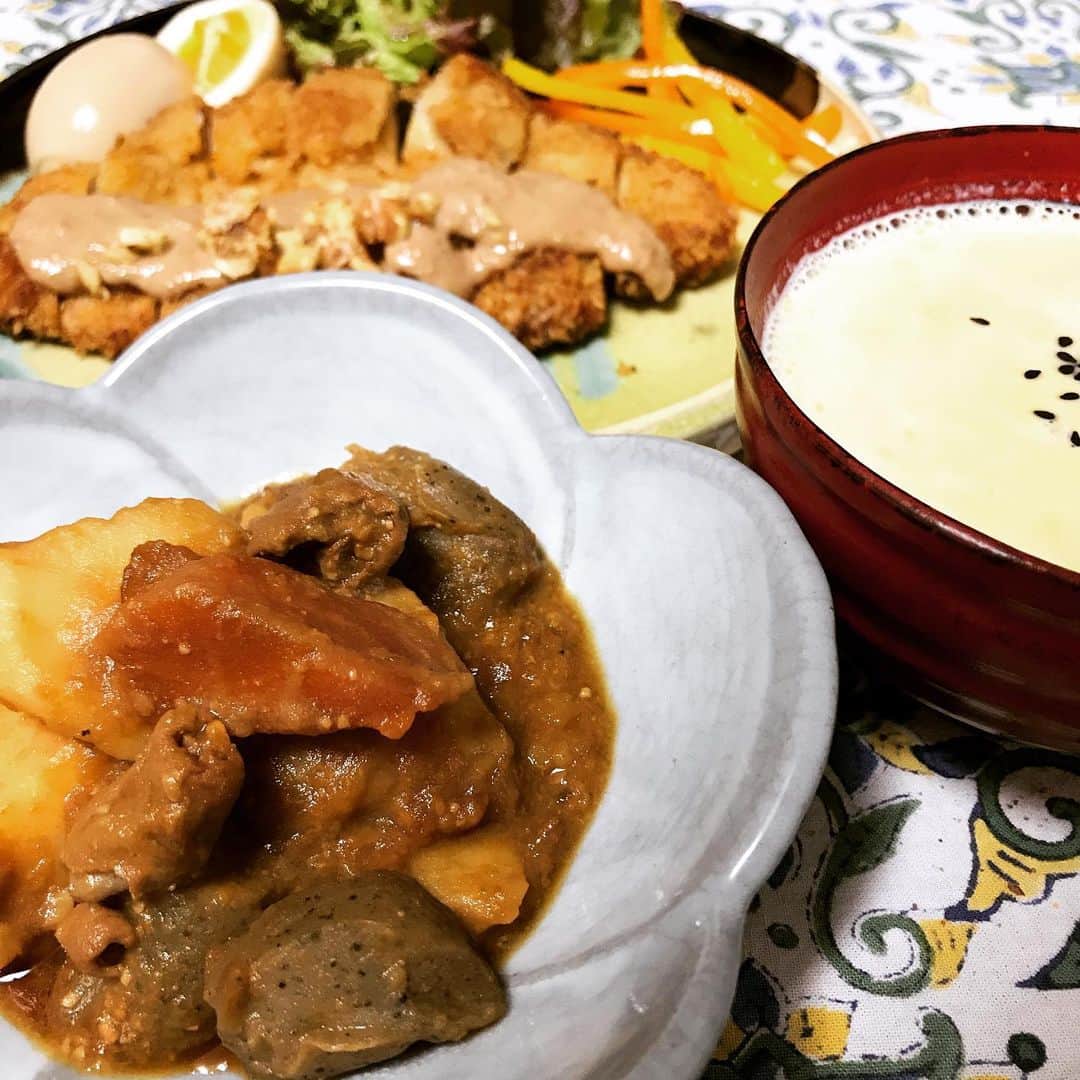 彩さんのインスタグラム写真 - (彩Instagram)「クルミ味噌で食べる豚カツ。 味玉、白味噌コーンスープ、 もつ煮肉じゃが の味噌づくしよるご。」3月26日 22時49分 - aya_the_little_black