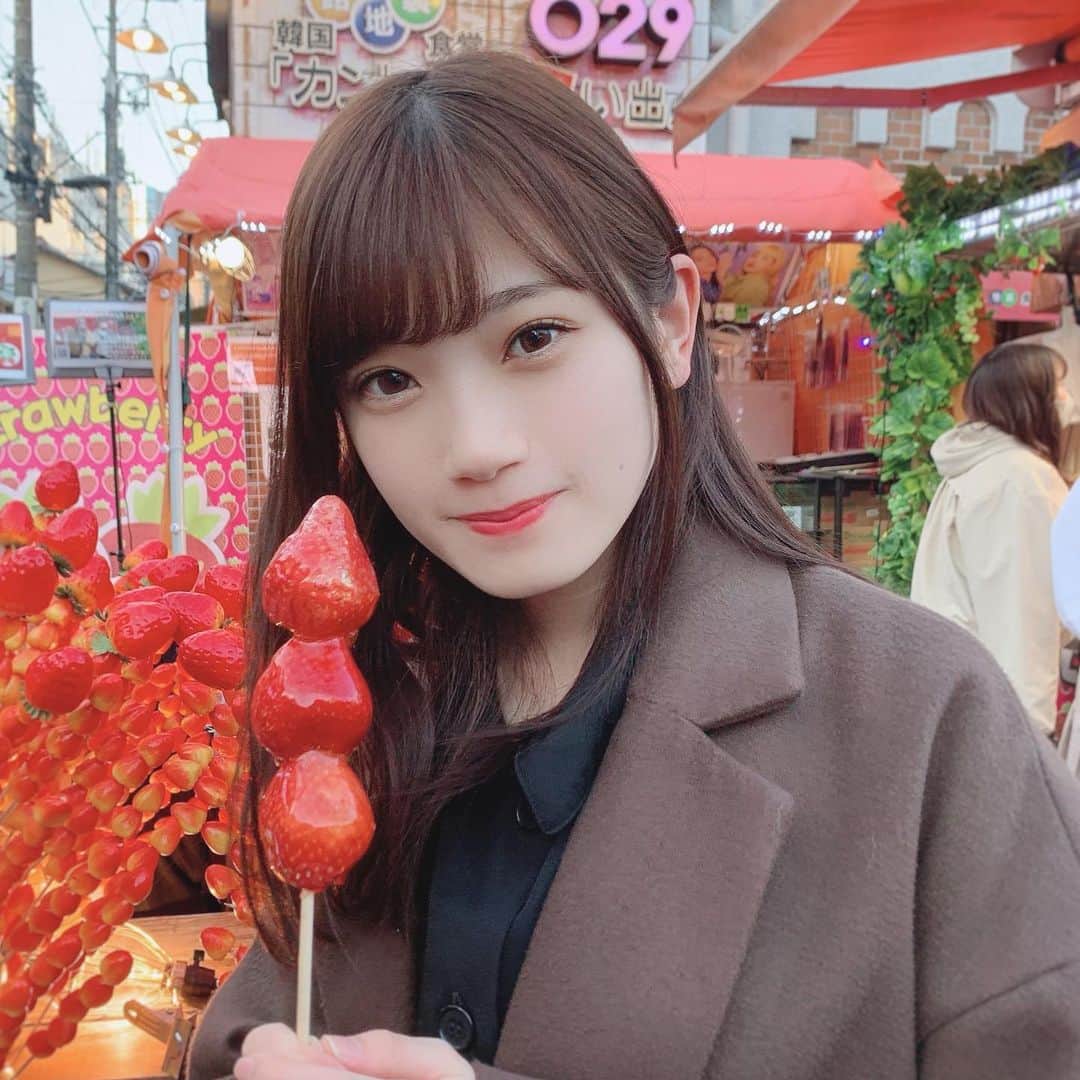 篠原葵さんのインスタグラム写真 - (篠原葵Instagram)「この前いちご飴食べたよ 美味しかった🍓」3月26日 22時53分 - aoi___shinohara
