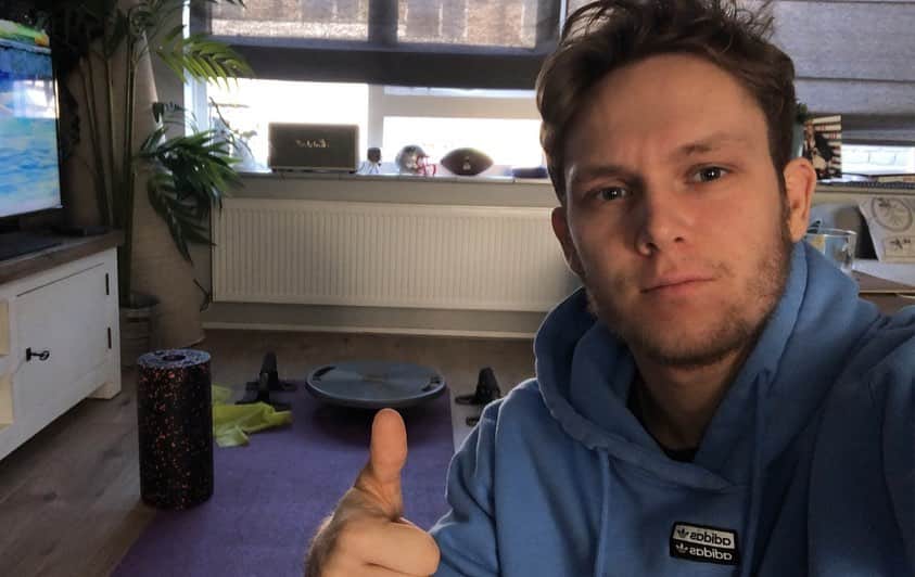 アレン・ハリロヴィッチのインスタグラム：「I am supporting all people and athletes around the world who are facing this difficult moment.  Be safe and #StayAtHome !! @adidas #hometeam」
