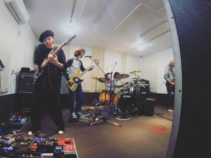 のインスタグラム：「「ALLERGIE」﻿ ﻿﻿ ﻿﻿ ﻿﻿ #lynch.﻿﻿ #rehearsal﻿﻿ #ULTIMA﻿﻿」
