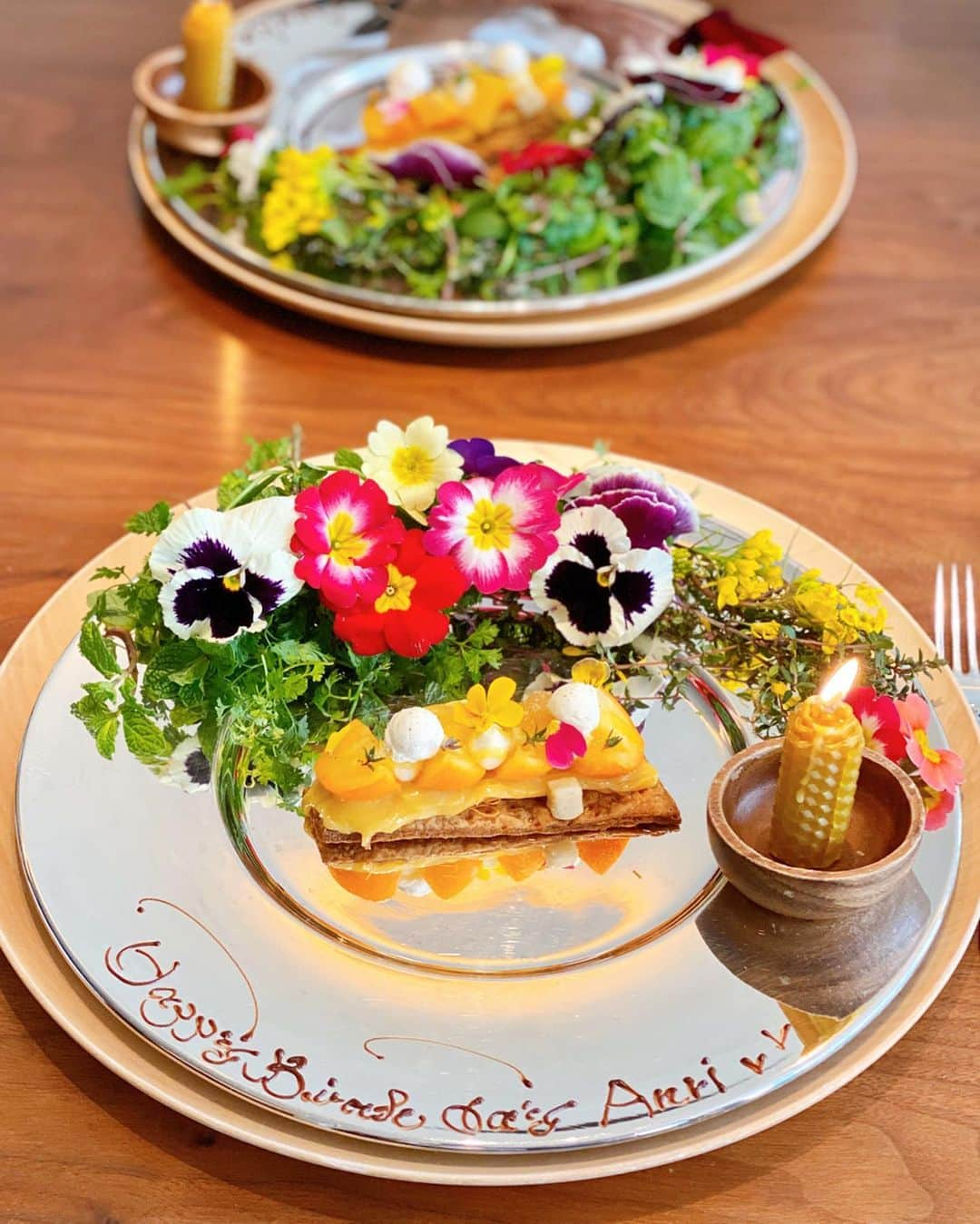 梅谷安里さんのインスタグラム写真 - (梅谷安里Instagram)「久しぶりのfujiya1935🌿 毎年恒例のBirthday lunch🌹 お互いをお祝いし合うってやつ笑 ケーキ出る瞬間だけは毎年恥ずかしいよね🤣爆 始まりからデザートまで全部美味しくて本当に大満足😋 そして大切な心友であり 大切なお仕事のパートナー♥️ @asakacha  お互い信頼し合ってるから今があるね！！ 今日も笑いすぎて楽しかったよ♥️ #love#mybestie #fujiya1935#birthday #lunch#大阪ランチ #あんグルメ」3月26日 23時06分 - anriworld