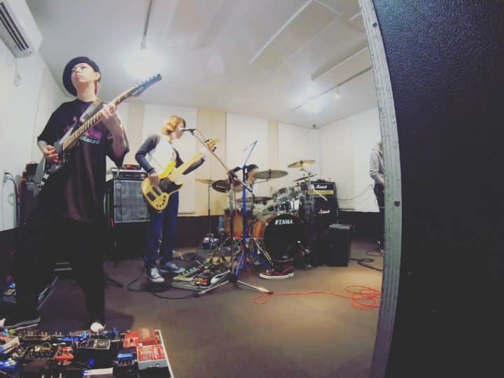 のインスタグラム：「「ASTER」﻿ ﻿﻿ ﻿﻿ ﻿﻿ #lynch.﻿﻿ #rehearsal﻿﻿ #ULTIMA﻿﻿」