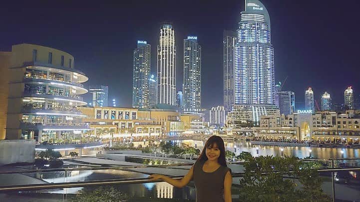 利咲さんのインスタグラム写真 - (利咲Instagram)「世界一高いビル、ブルジュハリファの中にあるアルマーニホテル✨﻿ @armanihoteldxb  運よくスイートの39階のお部屋に😍﻿ 内装がスタイリッシュでとにかくかっこ良く、雰囲気も大人っぽく落ち着いていて素敵です🌠﻿ バーのベランダからの景色がドバイ一望出来ます。﻿ ブルジュハリファの麓から見上げる景色も良いですね🌃﻿ ドバイモールに繋がっているのでホテルから行けちゃいます〜﻿ お部屋の動画編も撮り始めました📹﻿ ﻿ Armani Hotel in Burj Khalifa, the tallest building in the world.﻿ Fortunately I was able to stay in a suite room at 39floor😍﻿ The interior is stylish and cool, and the atmosphere is mature and calm.﻿ The view from the bar veranda can be overlooked in Dubai. ﻿ The scenery looking up from the foot of Burj Khalifa is also good.﻿ It's connected to Dubai Mall so you can go from the hotel ~﻿ I started taking videos of my room📹﻿ ﻿ ﻿ #ArmaniHotel #ArmaniHotelDubai #BurjKhalifa﻿ #アルマーニホテルドバイ #Armani #アルマーニ #ドバイ #dubai #ブルジュハリファ #uae #アラブ首長国連邦 #uae🇦🇪 #dubai🇦🇪 #dubai❤️ #lovedubai #🇦🇪」3月26日 23時13分 - himeringo908