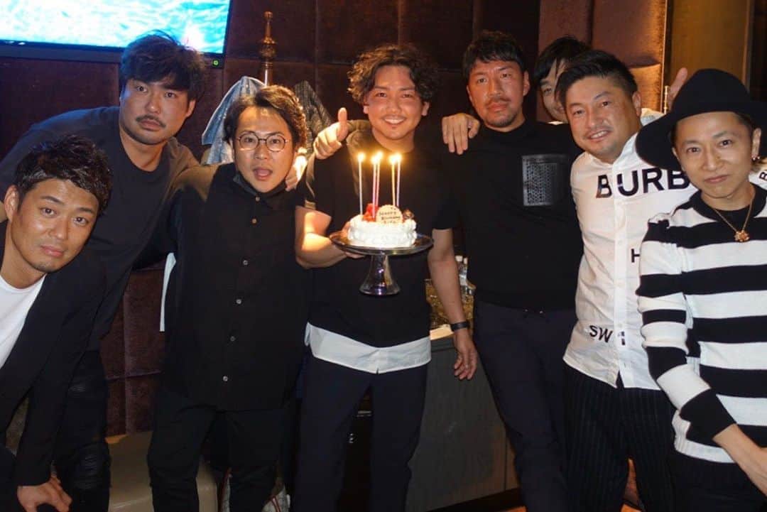 嵜本将光 のインスタグラム：「・ ・ ・ Birthday Eve🎂 ・ ・ ・ Thank you very much🙏✨ ・ ・ ・ #誕生日 #ついに40歳 #人生の中で今までで1番経済情勢が悪くなるだろう #来年は笑って大変だったねと言えるように頑張ろう #常に笑顔を絶やさず #困難を乗り切ろう」