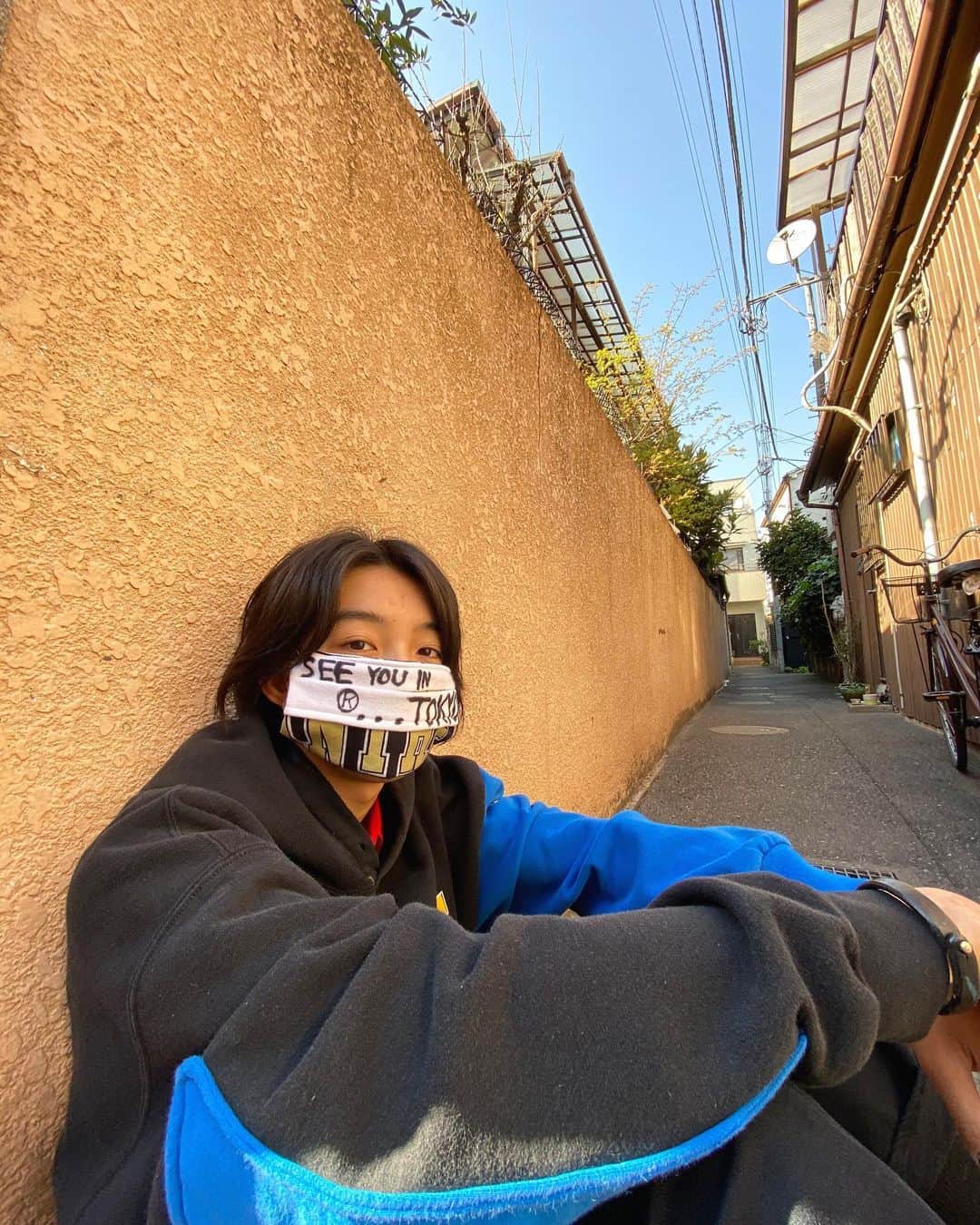 YOSHI（よし）さんのインスタグラム写真 - (YOSHI（よし）Instagram)「Still out of masks here in Japan, so I decided to try making my own out of material from my clothes💡Us younger generation gotta do what we can to help those who really need it.  The world is in a tough place right now and a lot of negativity going around. But we can’t lose to the virus.  We gotta come together and beat this.  See you in Tokyo at the Olympics next year 🙏🏼 #seeyouintokyo」3月27日 9時24分 - yoshi.226