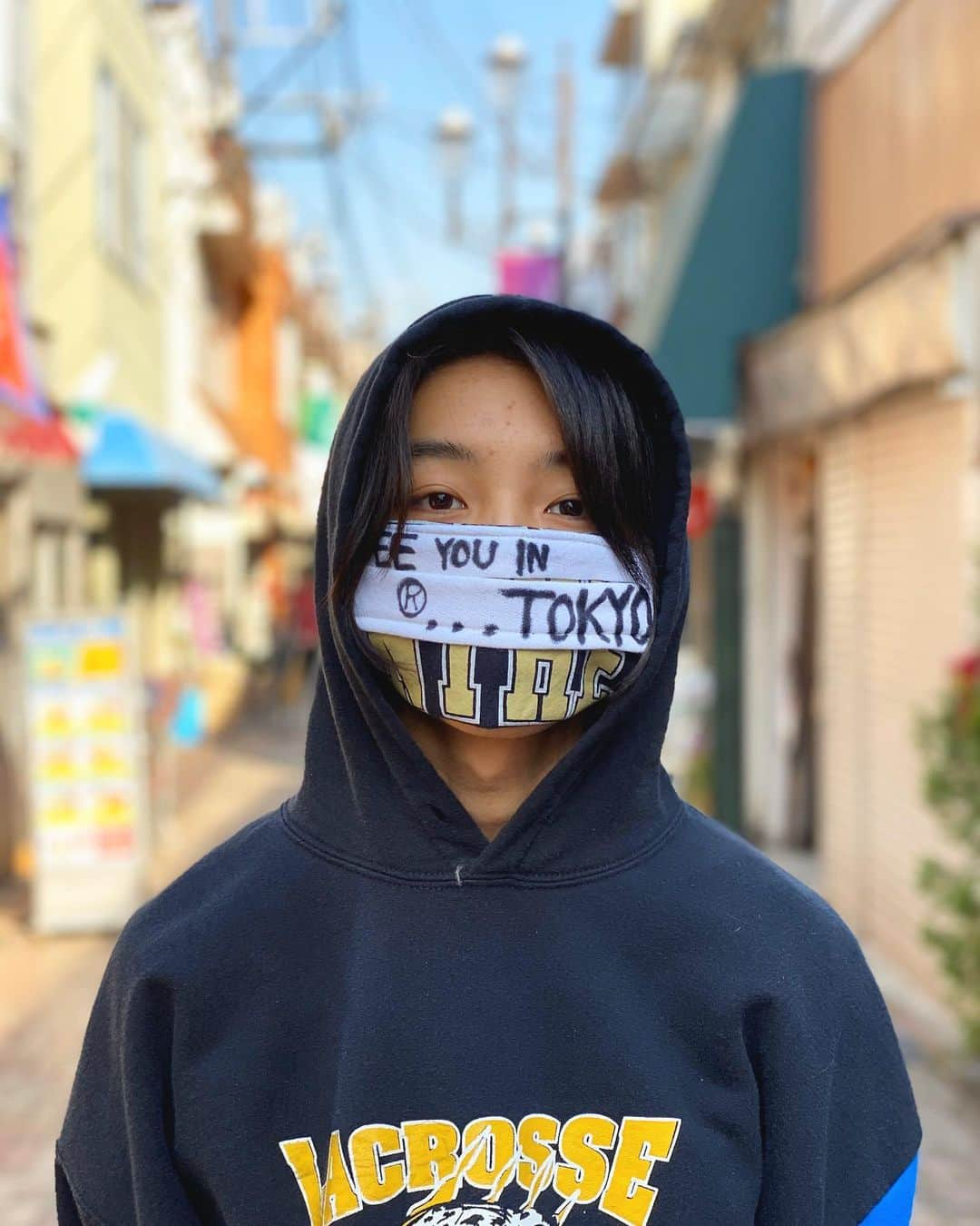 YOSHI（よし）さんのインスタグラム写真 - (YOSHI（よし）Instagram)「Still out of masks here in Japan, so I decided to try making my own out of material from my clothes💡Us younger generation gotta do what we can to help those who really need it.  The world is in a tough place right now and a lot of negativity going around. But we can’t lose to the virus.  We gotta come together and beat this.  See you in Tokyo at the Olympics next year 🙏🏼 #seeyouintokyo」3月27日 9時24分 - yoshi.226