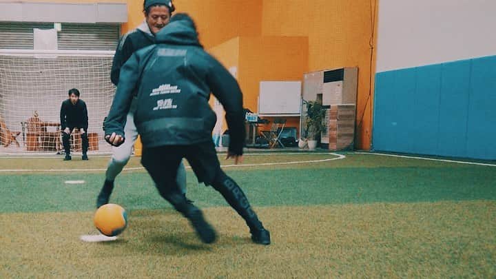 水嶋ヒロさんのインスタグラム写真 - (水嶋ヒロInstagram)「VLOG_3 Played Football, first time in 15yrs - vol.2 #youtube #vlog #3 #vol2 #new #uploaded #football #soccer #rehab #cr7 #ruicosta #水嶋ヒロ #youtubechannel #hiromizushima #サッカー #いろいろやる #筋肉痛 #rusty」3月27日 9時25分 - hiro_mizushima_official