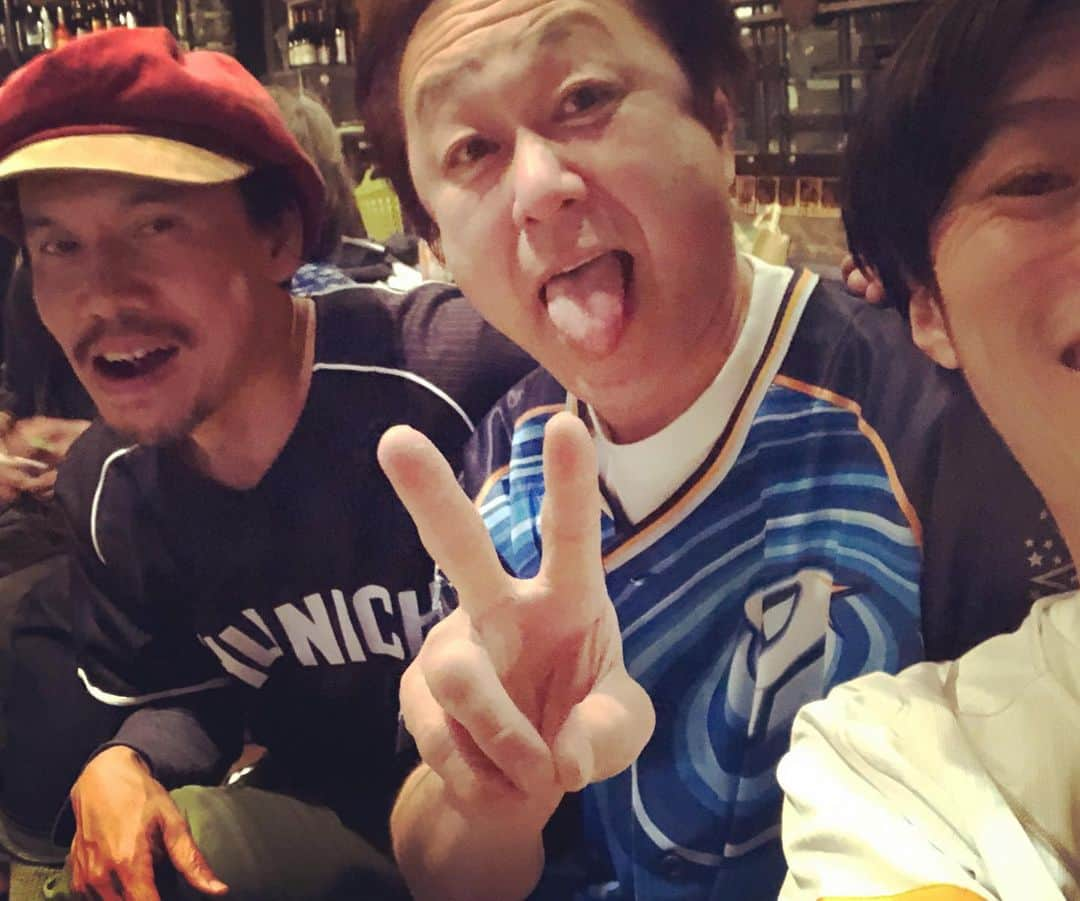 山本幹宗さんのインスタグラム写真 - (山本幹宗Instagram)「🤡⚾️楽しかった！ なんだかんだで朝まで飲みました。ベロベロで写真ヘタクソっす！」3月27日 9時26分 - kanji23