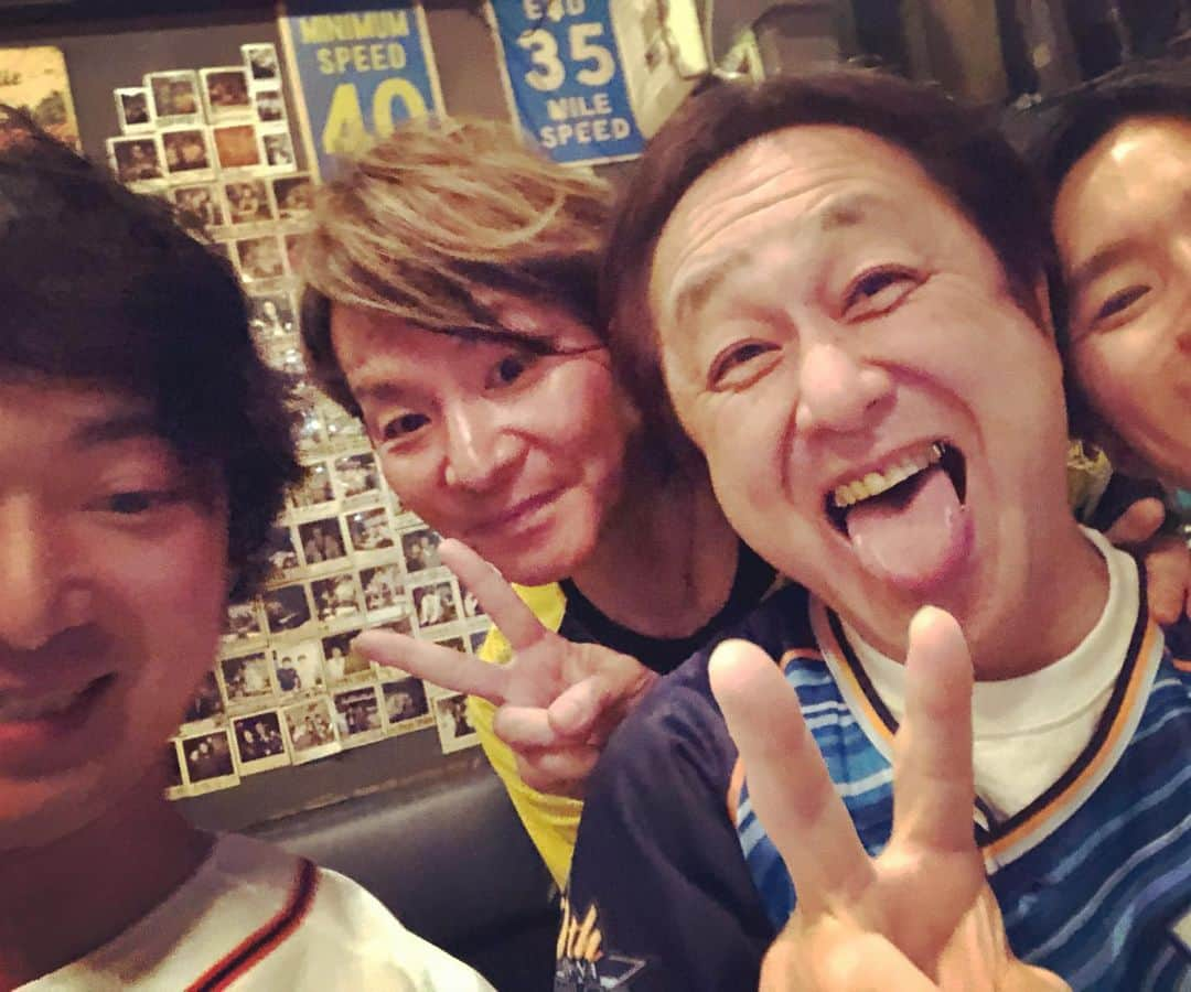 山本幹宗さんのインスタグラム写真 - (山本幹宗Instagram)「🤡⚾️楽しかった！ なんだかんだで朝まで飲みました。ベロベロで写真ヘタクソっす！」3月27日 9時26分 - kanji23