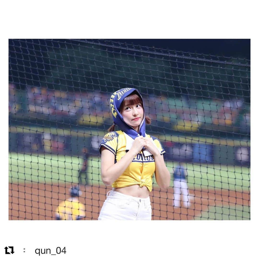 インスタ野球女子【公式アカウント】さんのインスタグラム写真 - (インスタ野球女子【公式アカウント】Instagram)「✩* 本日は#中信兄弟女子 をご紹介させていただきます♡* ・ とっても美人さん🥰🧡 ・ @qun_04 さんのアカウントも是非覗いてみてください✨* ・ インスタ野球女子ではプロ野球を観戦、応援している女性の方をRepostでご紹介させていただいています⚾* ・ みなさんも「#インスタ野球女子」をつけて投稿しよう！ 素敵な野球仲間が見つかるかも、、🙋！* ・ 素敵な投稿はリポストさせていただきます😘* ・ 次回もお楽しみに～～👋👋 ・ #中信兄弟#チュンチュン #中信ブラザーズ #中信兄弟棒球#峮峮 #野球グッズ#野球観戦 #可愛い#美人#美女#女の子 #CPBL#台湾」3月27日 9時51分 - baseball_girl_89