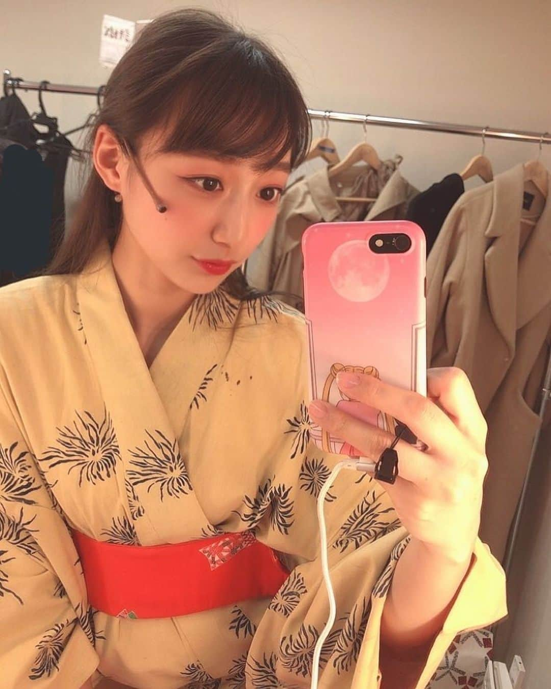 尾形穂菜美のインスタグラム：「本日発表があり、28、29日の公演が 中止になってしまいました。  楽しみにしていてくださった皆さん 本当にごめんなさい。泣  なので明日が千秋楽となります。  10年以上憧れ続けた作品なので本当に残念ですが、 少しでも舞台に立たせていただけたことに 感謝の気持ちで一杯です。  最後まで全力で！  #あずみ」