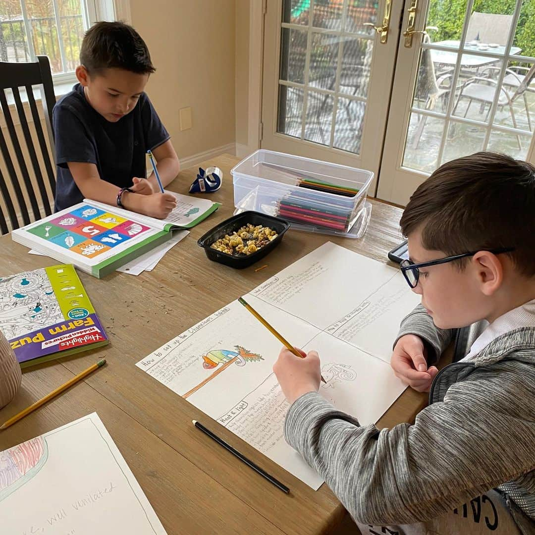 カイリン・ローリーさんのインスタグラム写真 - (カイリン・ローリーInstagram)「I’m grateful to report that we’re keeping busy. I’m so glad the boys love doing all these activity boxes and workbooks, because without them, I honestly don’t know what I’d do!  Issac is working on a project to convince me to get him a chameleon 🦎😬 Lincoln is doing his favorite educational workbooks and Lux has become quite the indoor gardener! We’re working on a craft box together today and I’m really excited about having an activity we can all do together!  How is your family staying busy during quarantine?」3月27日 1時34分 - kaillowry